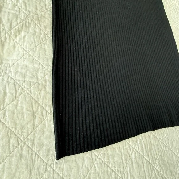 Zara Elegant Black Ribbed Skirt - Picture 4 of 7